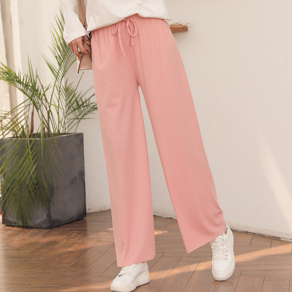 Pantalon large en soie glacée.