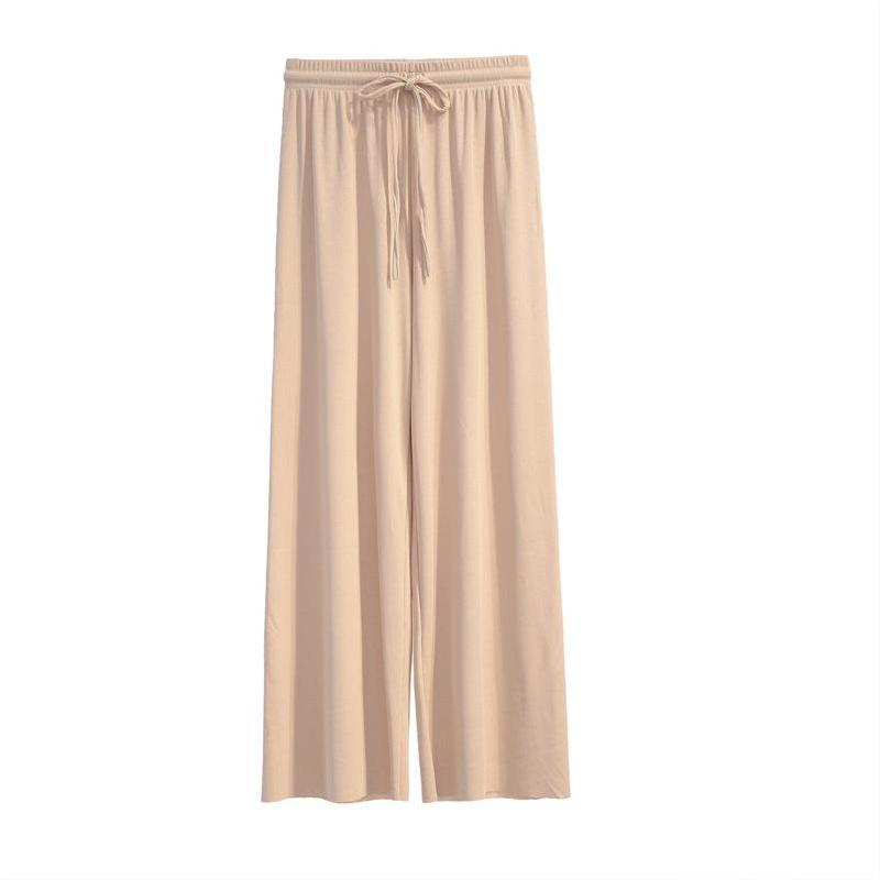 Pantalon large en soie glacée.