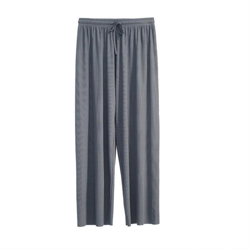 Pantalon large en soie glacée.