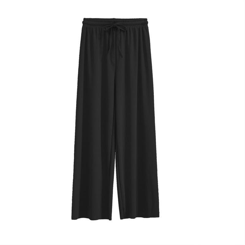 Pantalon large en soie glacée.