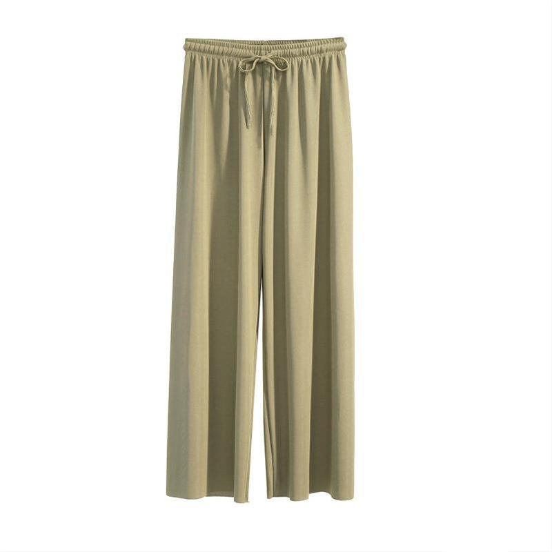 Pantalon large en soie glacée.