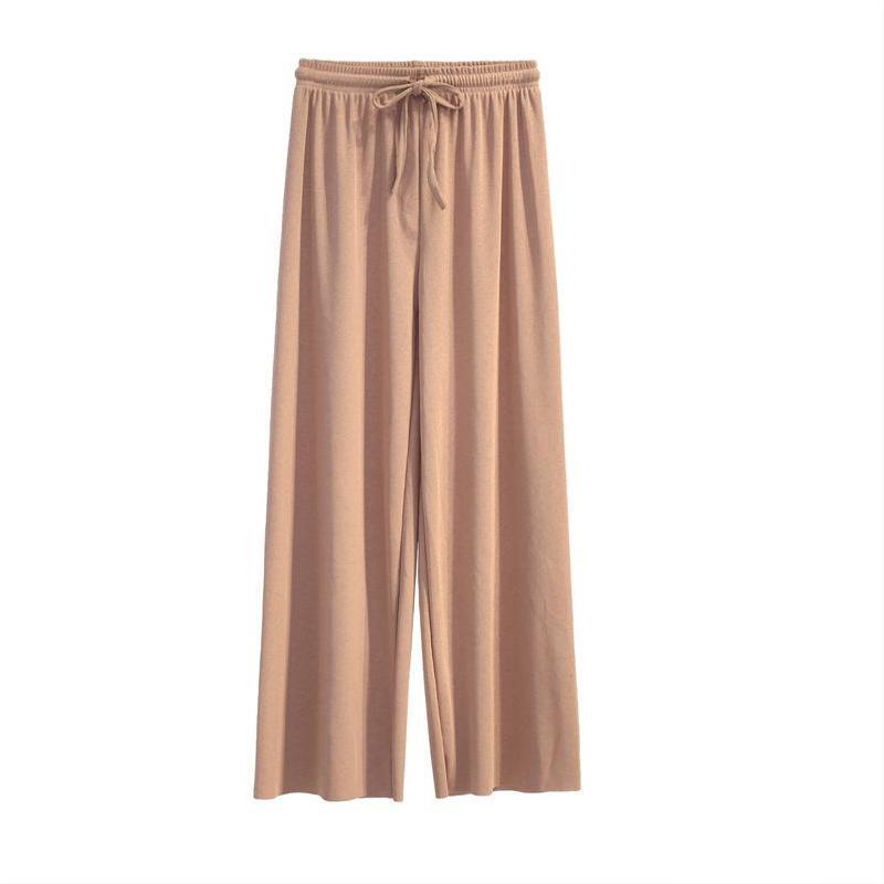 Pantalon large en soie glacée.
