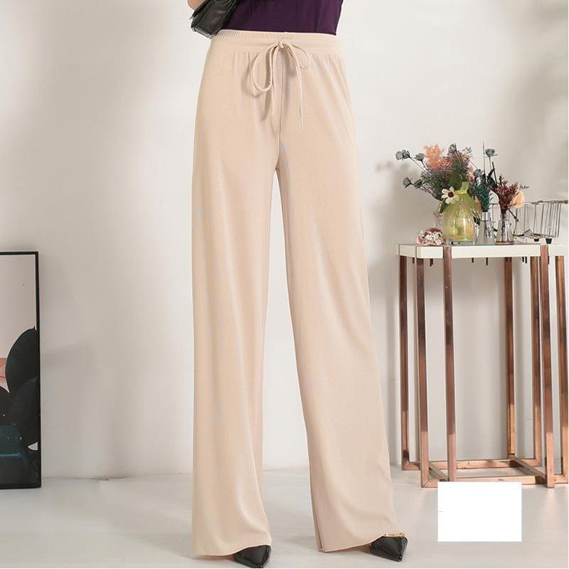 Pantalon large en soie glacée.