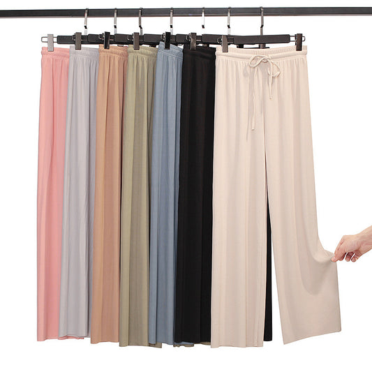 Pantalon large en soie glacée.