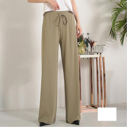 Pantalon large en soie glacée.