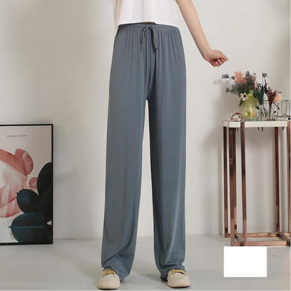 Pantalon large en soie glacée.